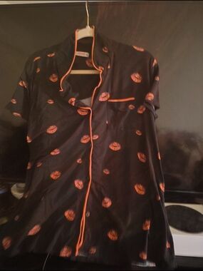 Black Short-Sleeve Shirt with Orange Lip Print
